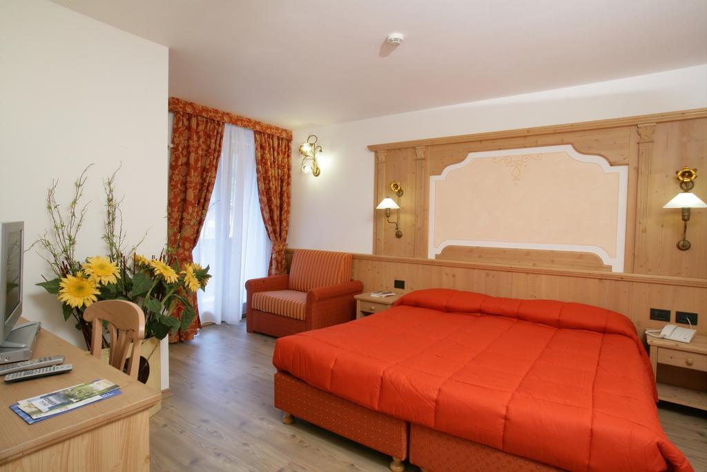 Hotel Garni La Roccia Andalo Room photo