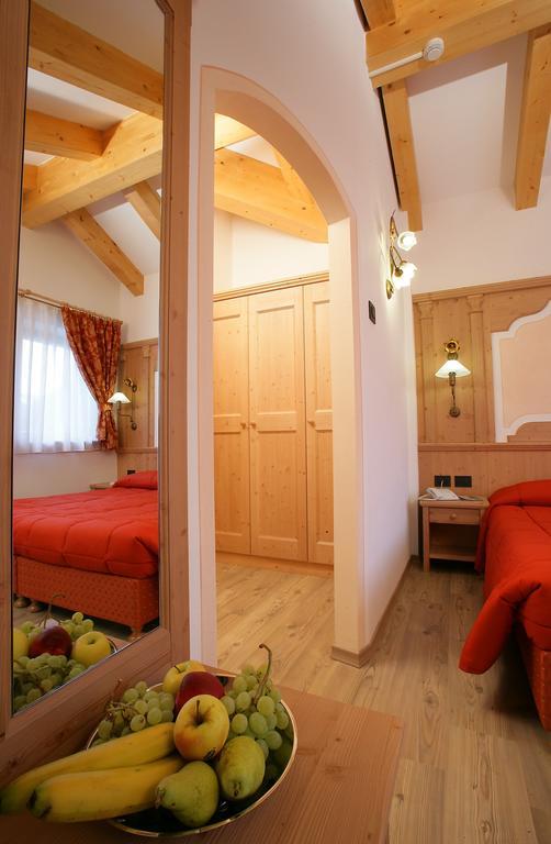 Hotel Garni La Roccia Andalo Room photo